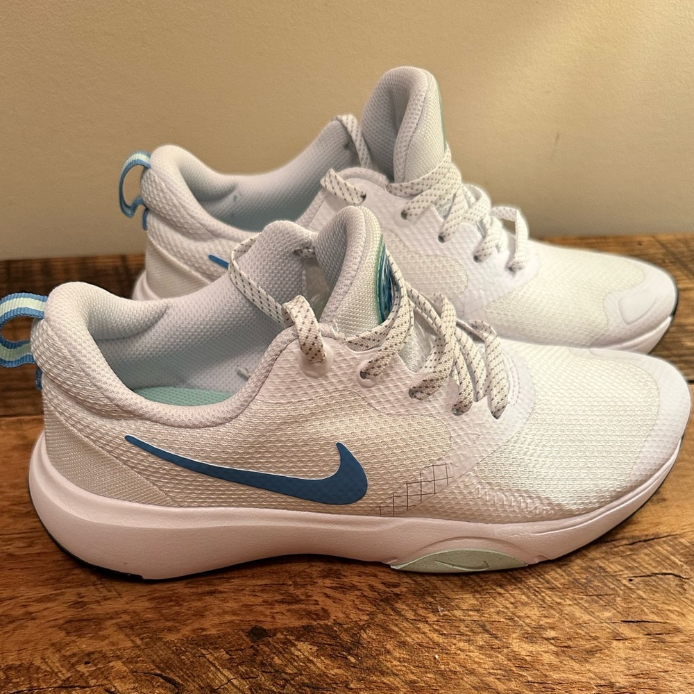 Women’s Nike City Rep TR 'White Light Blue Green sz 7